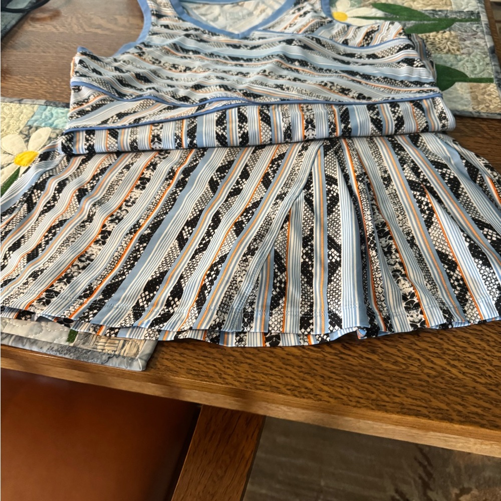 Tail skort and top